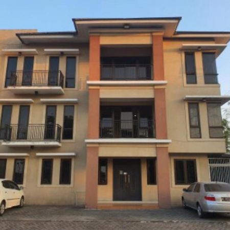 Oyo 93109 Garden Homestay 1 Tpr Surabaya Luaran gambar