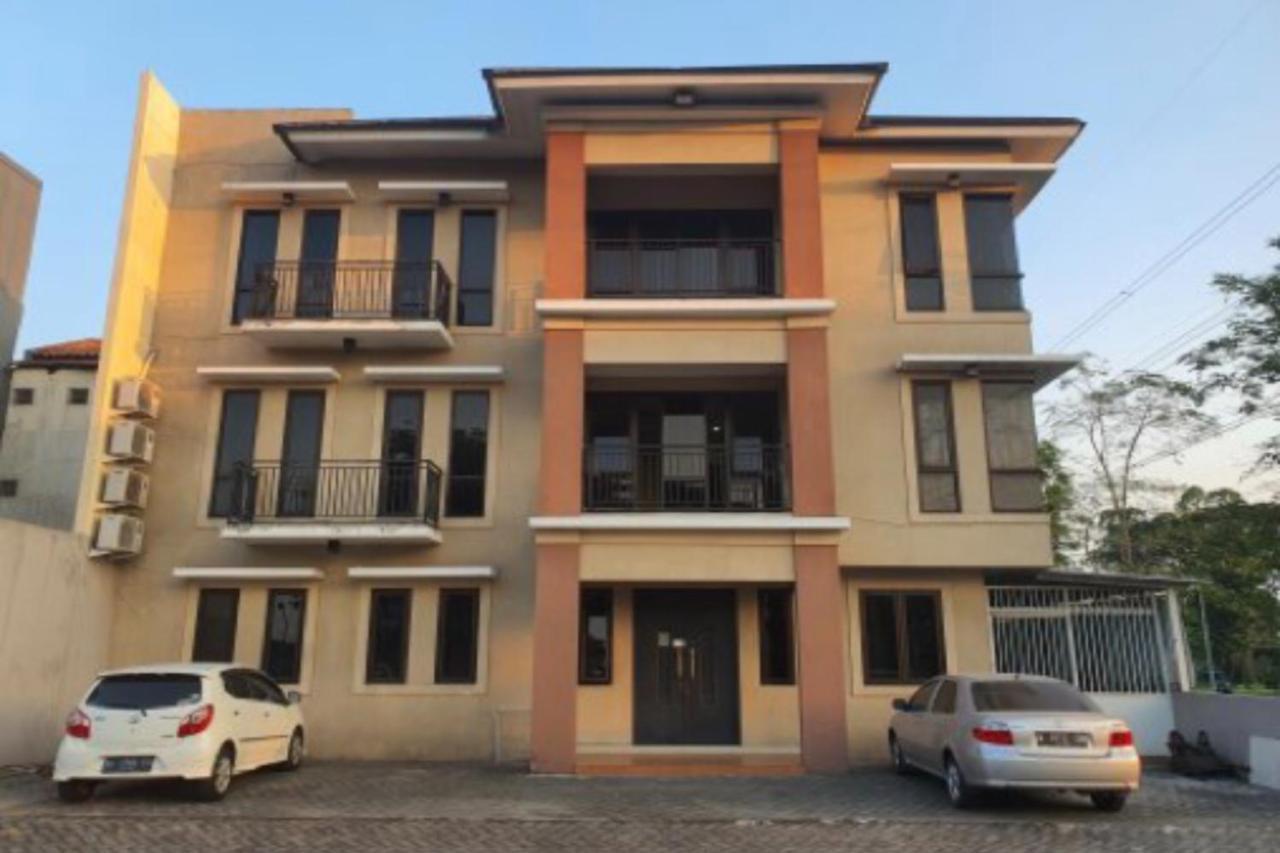 Oyo 93109 Garden Homestay 1 Tpr Surabaya Luaran gambar