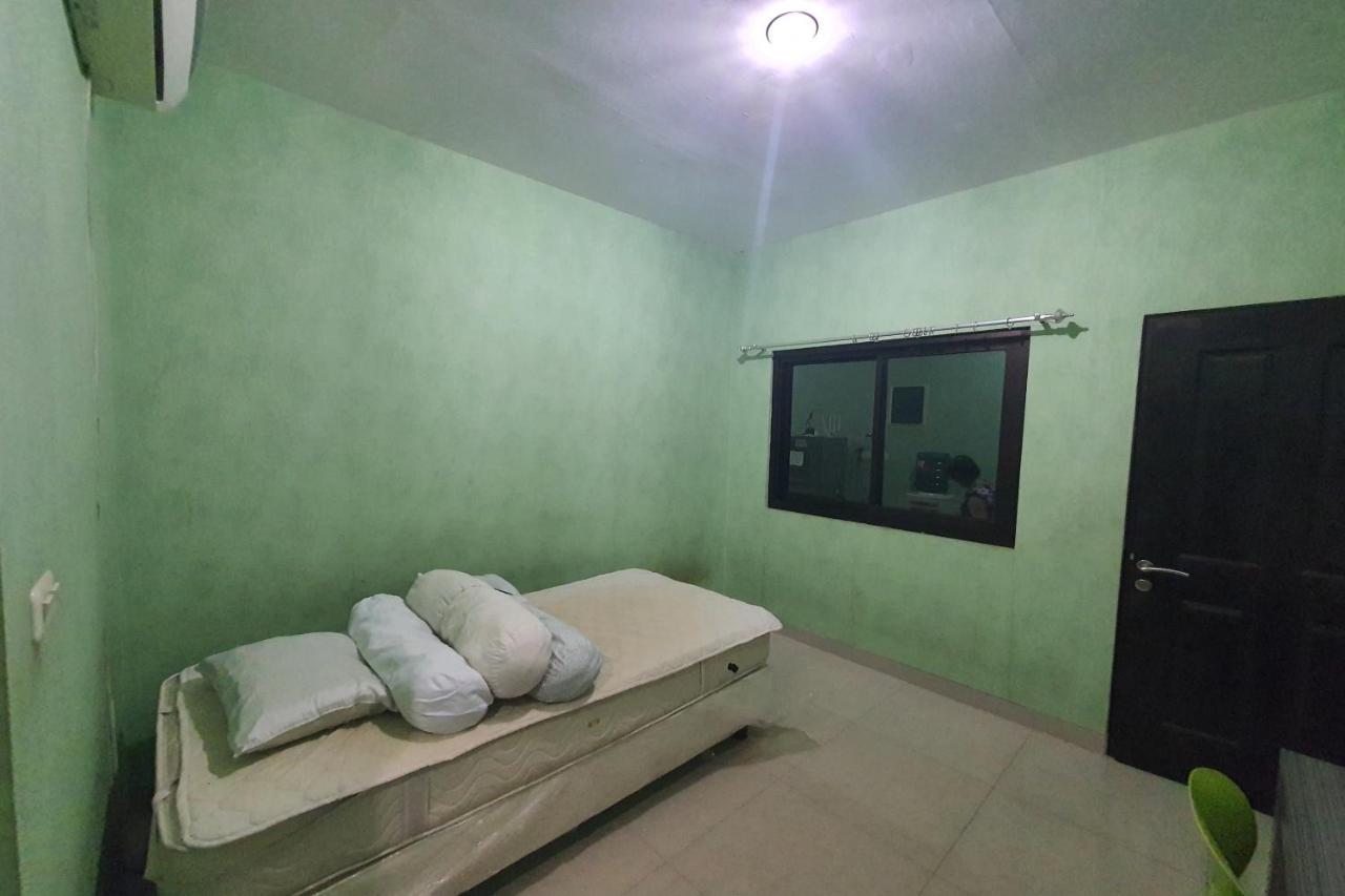 Oyo 93109 Garden Homestay 1 Tpr Surabaya Luaran gambar